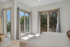 5 bedrooms, iron/ironing board, WiFi, bed sheets