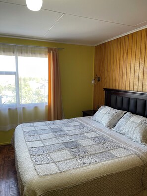 2 bedrooms, free WiFi, bed sheets - Casa lucy bed and breakfast. Familiar, comfortable, near to Natales center. (Puerto Natales)