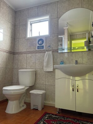 تجهيزات دش، مجففات شعر، مناشف، صابون