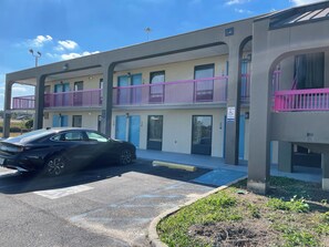 Free self-parking - Millennium inn  (Hattiesburg)