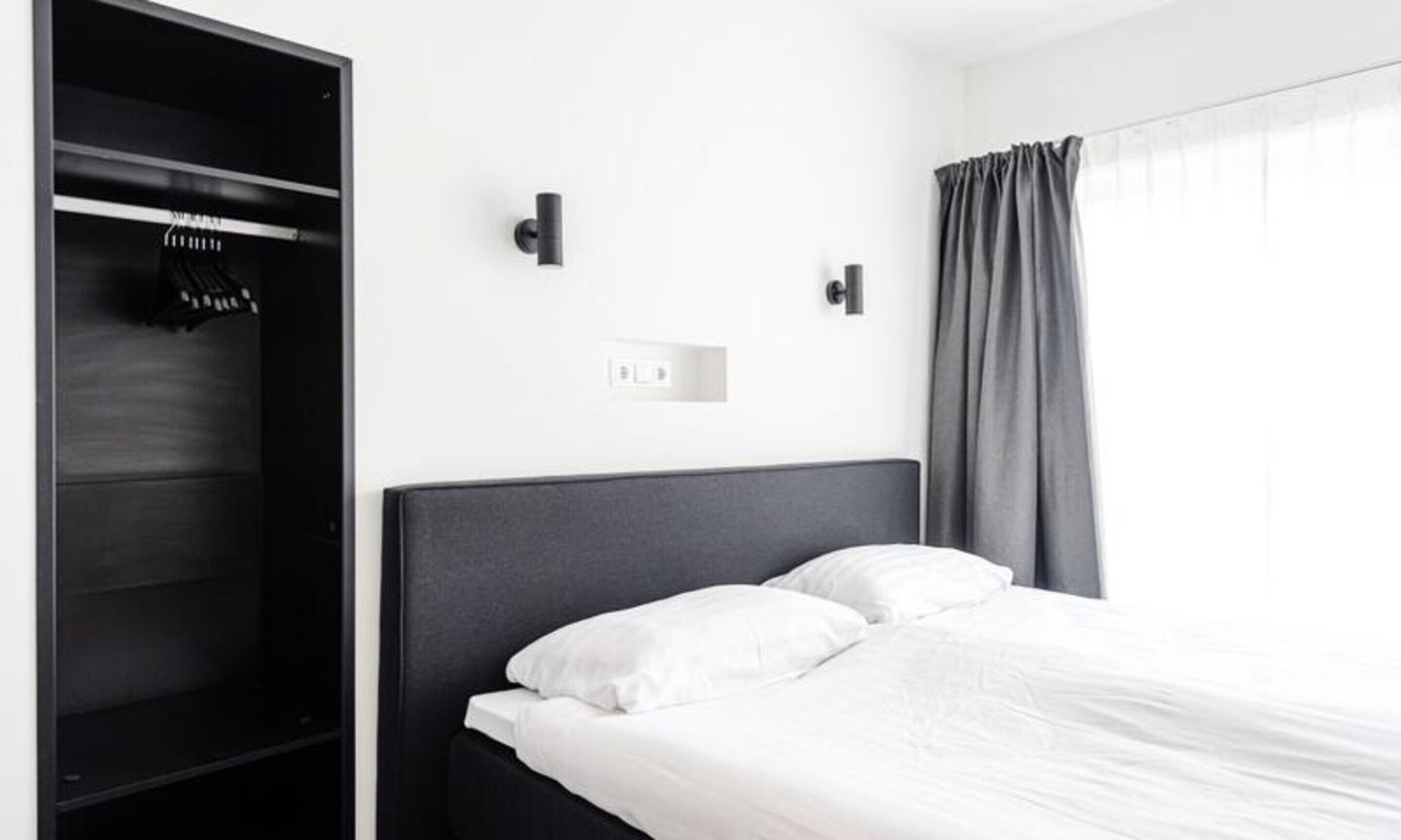 1 bedroom, bed sheets
