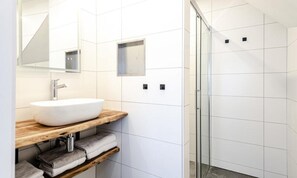 Apartment | Bathroom | Hair dryer, towels - House in Zandvoort Near the Beach (Zandvoort)