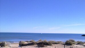 Beach - Holiday Home in Heliopolis With Sea View (Agde)