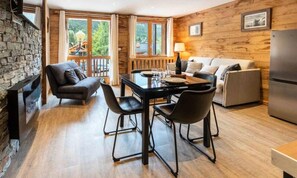 Living area - Apartments for 4 People (Les Allues)