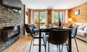 Dining - Apartments for 4 People (Les Allues)