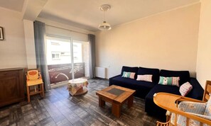 Living area - Apartments for 6 People (Le Grau-Du-Roi)