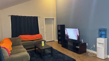 Una Smart TV, una biblioteca de música, una videoteca