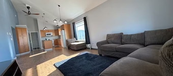 Modern Arctic Comfort - Entire home in Cambridge Bay, Canada