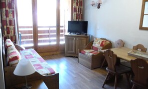 Living area - 3-room Apartment for 6 People, West-facing (Valloire)
