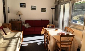 Dining - 2 Rooms for 6 People (Eaux-Bonnes)