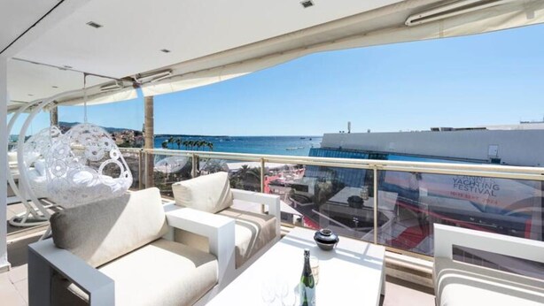 Unclassified image, 1 of 3, button - Apartment on Croisette With Sea View (Cannes)