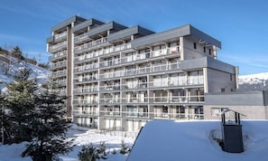 Exterior - Apartment in Courchevel Near Ski Lifts (Courchevel)