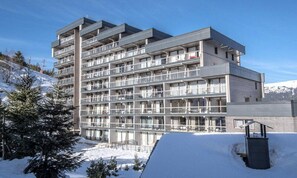 Exterior - Apartment in Courchevel Near Ski Lifts (Courchevel)