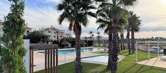 Luxe & Gezellig Appartement | Zwembad, Golf, WiFi, Smart TV 65'', Centrale Airco