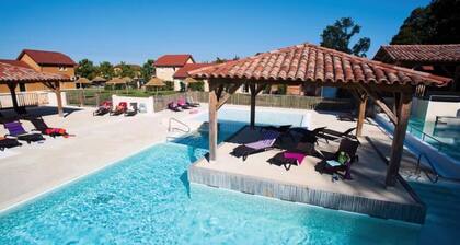 Premium 1-bedroom Cottage for 4 Adults + 1 Child With Terrace and Air Conditioning