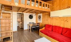 Living area - Mezzanine Studio Close to the Slopes and Shops (Tignes)