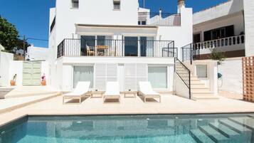 Indoor pool, outdoor pool