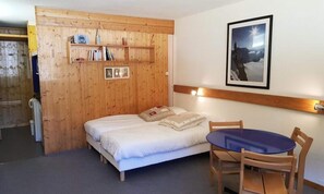 Room - Studio for 3 People in Arc 1600, Ski-in Ski-out and Close to Shops (Bourg-Saint-Maurice)