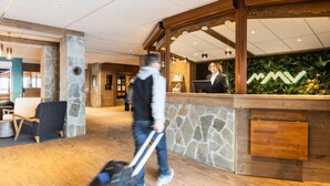 Lobby - Holiday Home in Alps With Ski Slope Access (Huez)