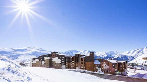 Exterior - Holiday Home in Alps With Ski Slope Access (Huez)