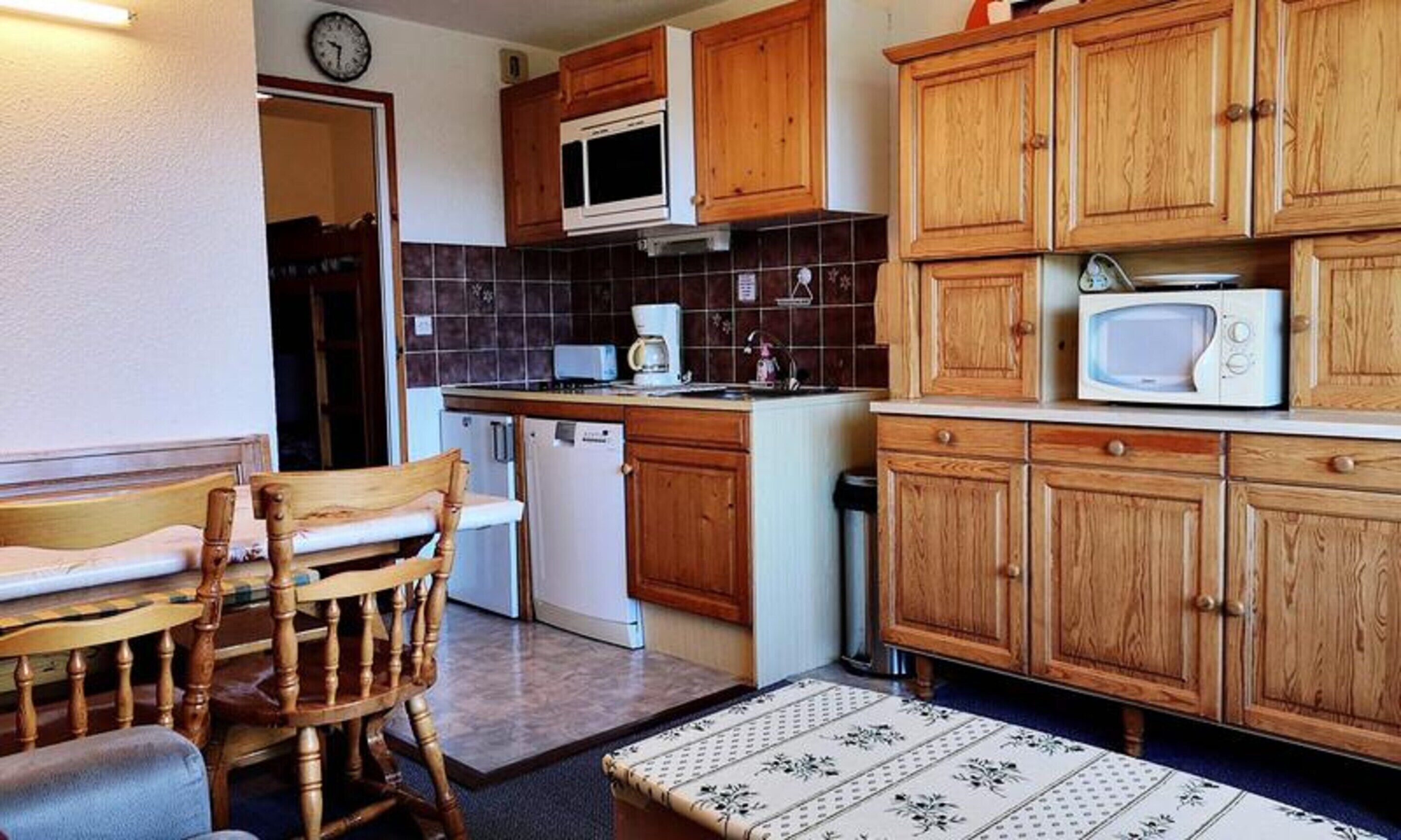 Tủ lạnh, lò vi sóng, máy rửa bát, dụng cụ pha cà phê/trà 