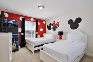 4 bedrooms, iron/ironing board, WiFi, bed sheets - Newly Updated 4BR TownHome with Pool at Storey Lake Resort (Kissimmee)