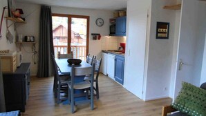 Unclassified image, 2 of 3, button - 2 Rooms for 6 People (Modane)