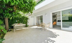 Outdoor dining - Apartment in Cannes Near Moure Rouge Beach (Cannes)