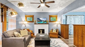 Living area - 3 BR Family Home in Niagara Falls USA (Niagara Falls)