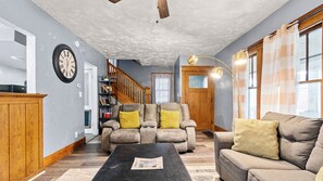 Living area - 3 BR Family Home in Niagara Falls USA (Niagara Falls)