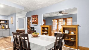 Dining - 3 BR Family Home in Niagara Falls USA (Niagara Falls)