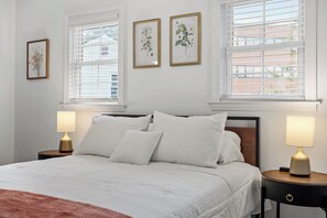 3 habitaciones, tabla de planchar con plancha, wifi y ropa de cama 