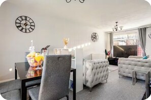 Interior - 2 Bed House Amazing for holiday and short stays (Little Lever)