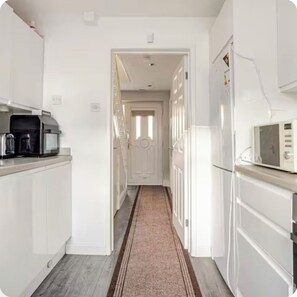 Private kitchen - 2 Bed House Amazing for holiday and short stays (Little Lever)