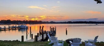 Sunset Cottage - West River Access and Views!