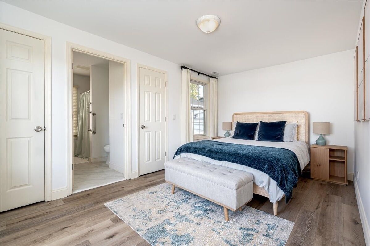 2 bedrooms, iron/ironing board, internet, bed sheets