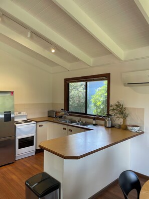 Een magnetron, een oven, een kookplaat