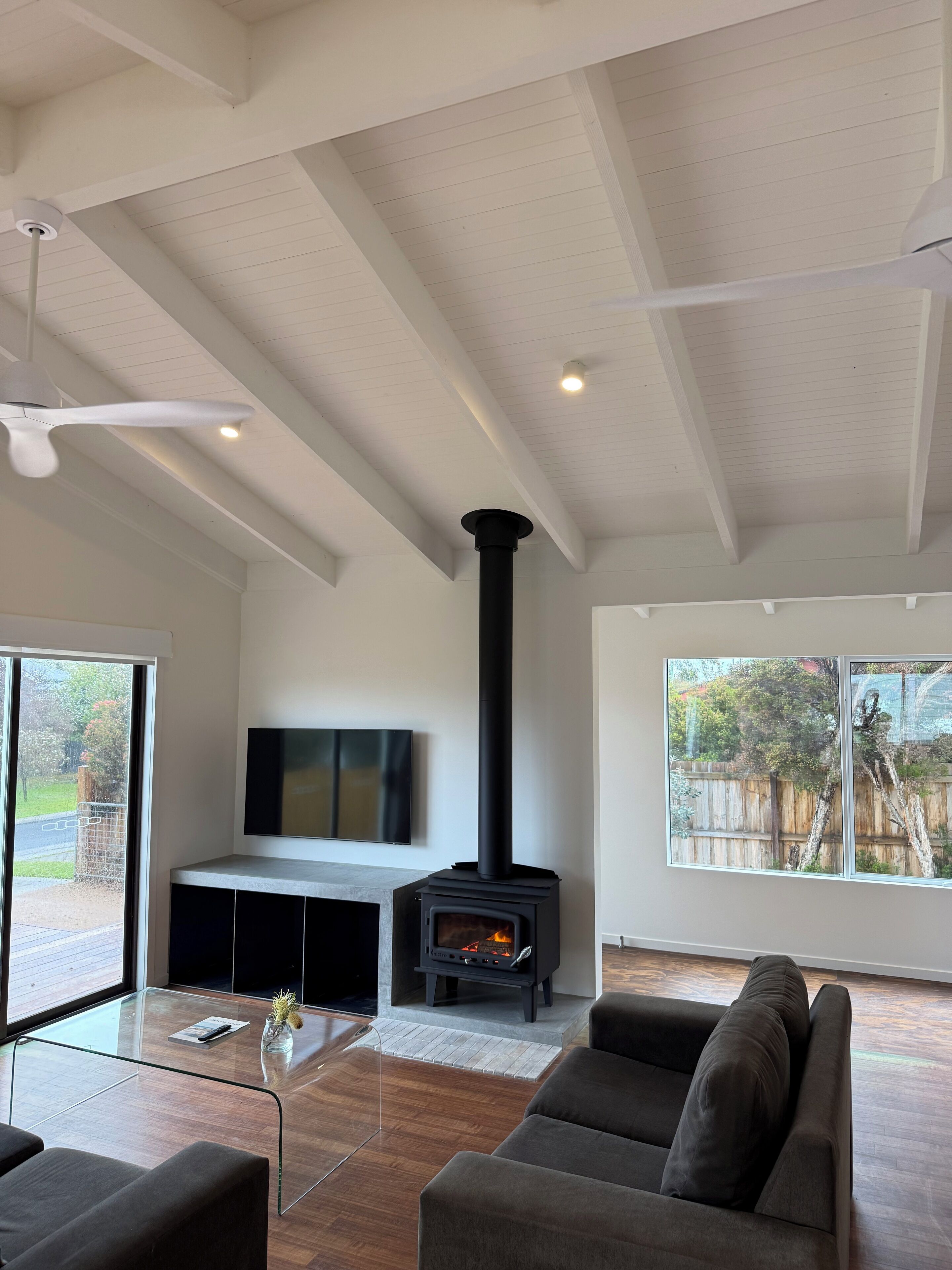 Télévision, cheminée