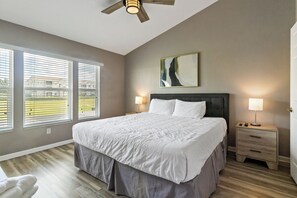 3 bedrooms, iron/ironing board, WiFi, bed sheets - Pool home in gated community 15 minutes to Disney 5 minutes to shops & food (Kissimmee)