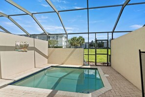 Pool - Pool home in gated community 15 minutes to Disney 5 minutes to shops & food (Kissimmee)