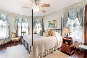 4 makuuhuonetta, työpöytä, silitysrauta/-lauta, ilmainen Wi-Fi