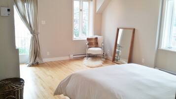 4 bedrooms, iron/ironing board, WiFi, bed sheets