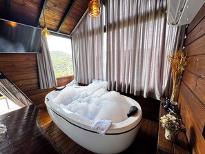 Interior - Chalet with Hot Tub and Nature View – Near Florianópolis (São Pedro de Alcântara)