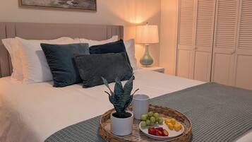 4 makuuhuonetta, silitysrauta/-lauta, ilmainen Wi-Fi, vuodevaatteet