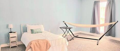 2 bedrooms, desk, iron/ironing board, free WiFi