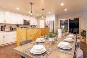 Dining - Steps to snowplay, Spa, Billiards, Arcade (Big Bear Lake)