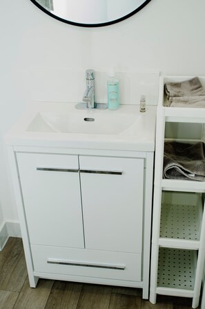 Hårtørrer, håndklæder, Sæbe, Toiletpapir