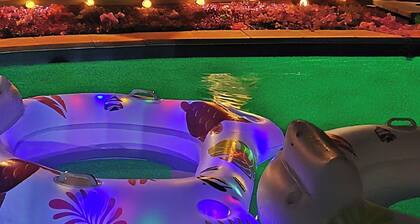 Villa with pool, jacuzzi, beach and Hilton bedding