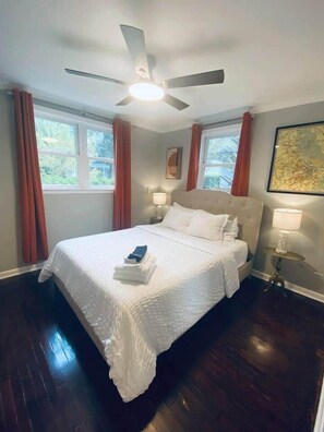 2 bedrooms, desk, iron/ironing board, free WiFi