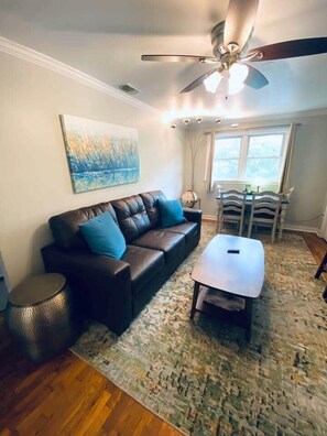 TV - HEATED SWIM SPA!! Unit C - The Hourglass Inn (Savannah)